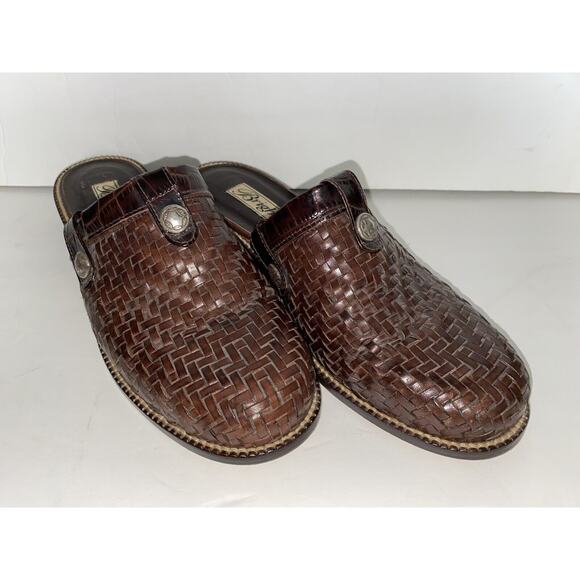 Brighton Sz 8 1/2N Woven Leather With Silver Studs Slip On Mules Excellent Cond - Picture 1 of 9